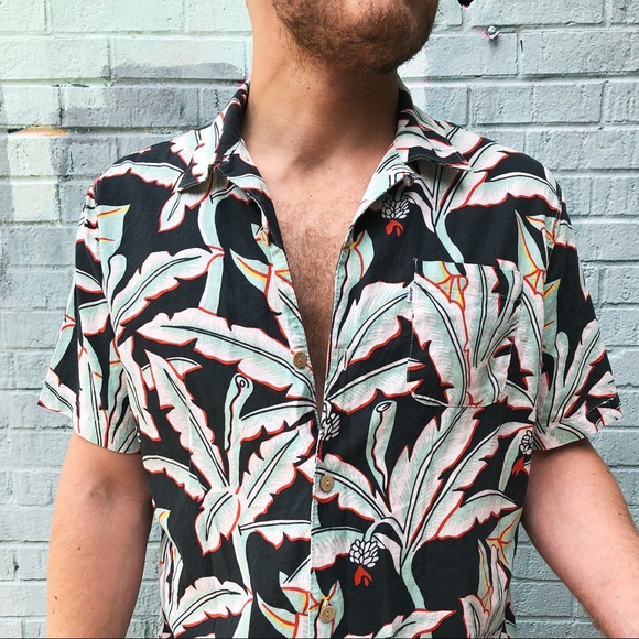 Levis Linen Black Mint Palm Button-Up Sold-out - Picture 2 of 6